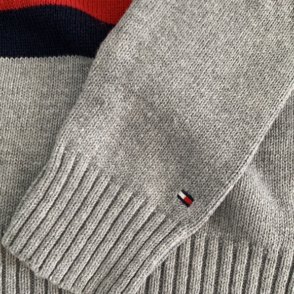 Tommy Hilfiger NWT Boys Sweater - Picture 4 of 8